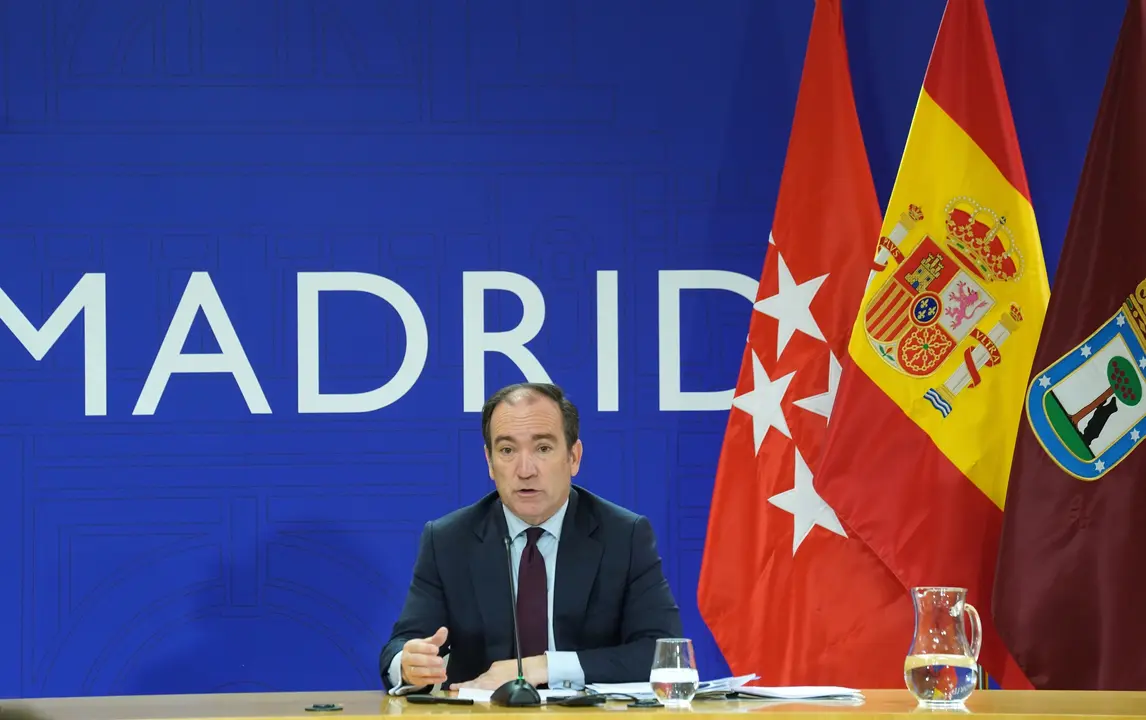 Carabante explicando los tr&aacute;mites de la Ordenanza de Movilidad Sostenible 2025