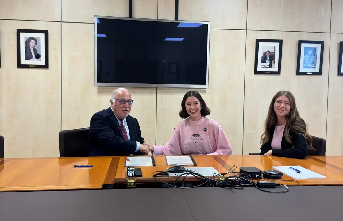 Pere Navarro, Director de la DGT y Paloma Martin, CEO y cofundadora de TRIBBU