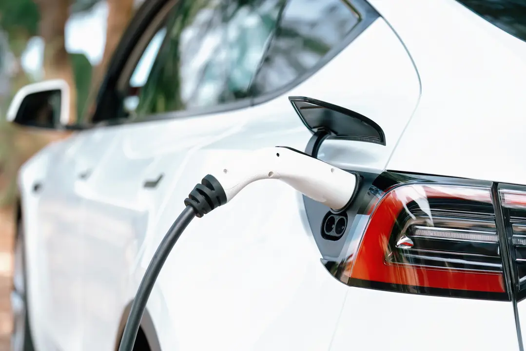 Veh&iacute;culo el&eacute;ctrico Depositphotos