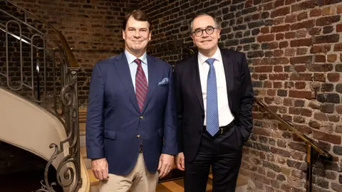 Jim Farley, Presidente y CEO, Ford Motor Company (i) y Fran&ccedil;ois Provost, CEO Renault Group