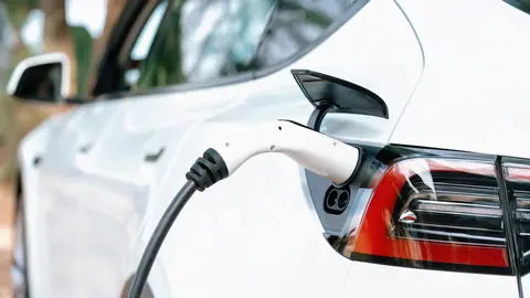 Veh&iacute;culo el&eacute;ctrico Depositphotos
